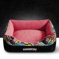 Charger l'image dans la visionneuse de la galerie, Dark red plush pet bed with colorful comic-style outer rim