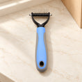 Cargar la imagen en la vista de la galería, Blue and grey double-sided grooming comb, small head, on beige marble