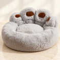 Charger l'image dans la visionneuse de la galerie, Light-grey plush paw-shaped pet bed with cream toe pads on ivory marble