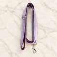 Cargar la imagen en la vista de la galería, Lilac velvet dog lead with silver-tone clip