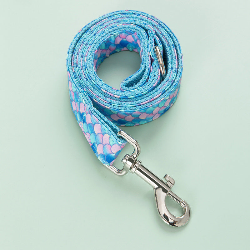 Coiled mermaid scale patterned dog leash with metal swivel snap hook