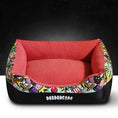 Charger l'image dans la visionneuse de la galerie, Tender powder plush pet bed with cushioned sides and playful print border
