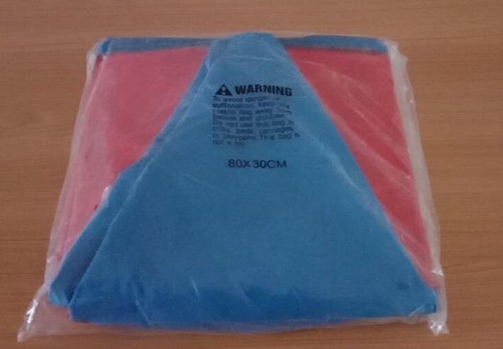 Folded blue dog pool with red interior labeled 80x30cm