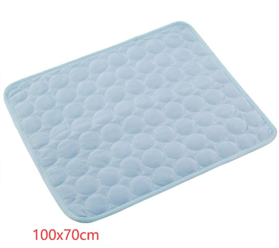 Light blue pet cooling mat with quilted bubble design details and size 100x70 cm