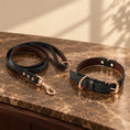 Cargar la imagen en la vista de la galería, Black croc-texture dog collar and matching leash with rose-gold hardware on brown marble.
