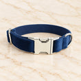 Cargar la imagen en la vista de la galería, Navy velvet collar only with silver hardware on light ivory-beige marble.
